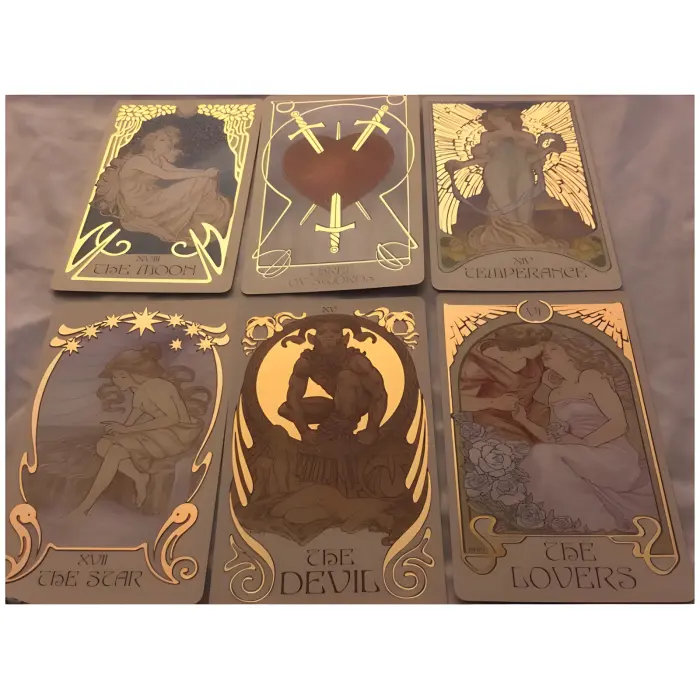 Карти Таро Ефірних видінь (Ethereal Visions tarot) із золотим покриттям.